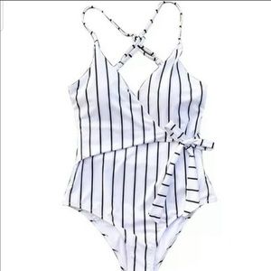 NWT Cupshe Medium Swimsuit
